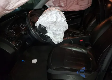 2017 Buick Regal Sport Touring z USA, uszkodzony, nr VIN 2G4GL5EX8H9157488